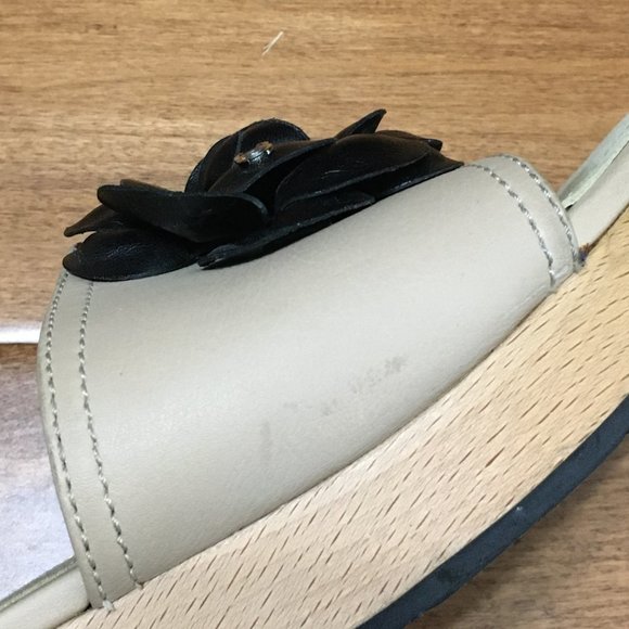 CHANEL Cream and Black Sandals with Elegant Flower Detail - Picture 15 of 16